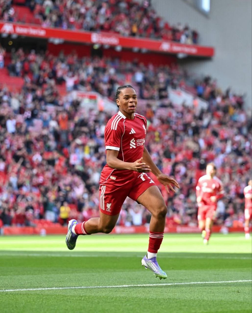 Isak Derby: 16year old debutant seizes win for Liverpool